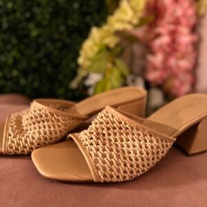 Camel brown Nine West crotchet low heeled sandals | Size 9